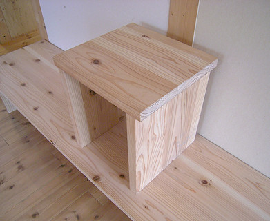 木のスツール「Stool」