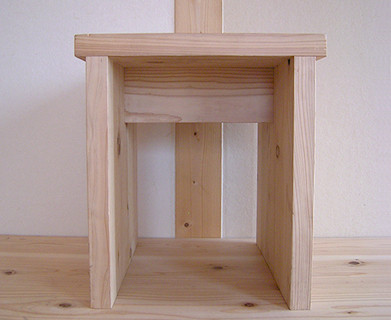 木のスツール「Stool」