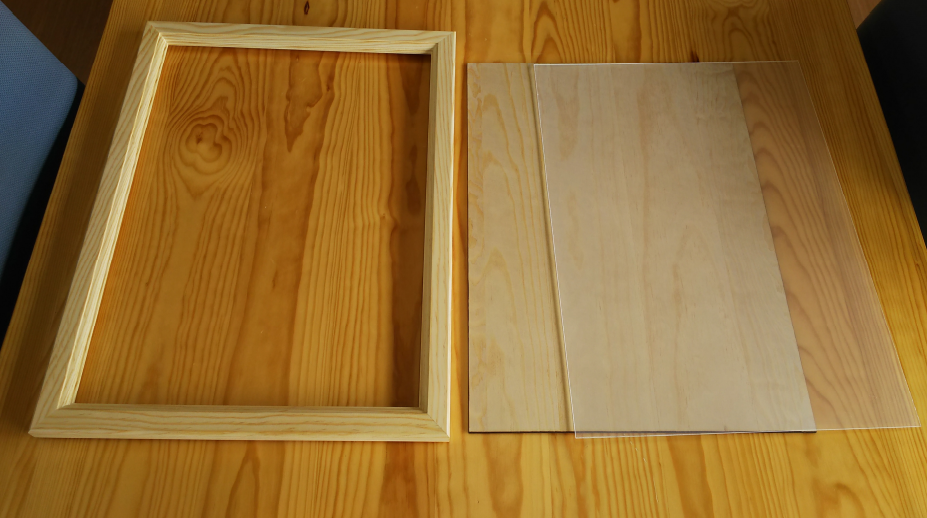 A4サイズ　アクリル板付木製額縁