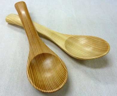 吉野杉のお煮しめ膳と杉と万能スプーン